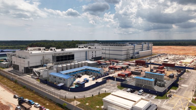 The data center that arrives almost finished: BrightRay