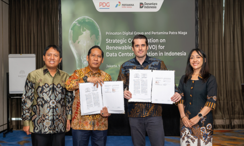 (L-R) Oos Kosasih, VP Industrial Marine & Fuel Business, Pertamina Patra Niaga; Alimuddin Baso, Director Central Marketing Trading, Pertamina Patra Niaga; Frederic Daniel van Husen, Managing Director, Indonesia, PDG and Vintha Tozy, Legal Counsel, PDG